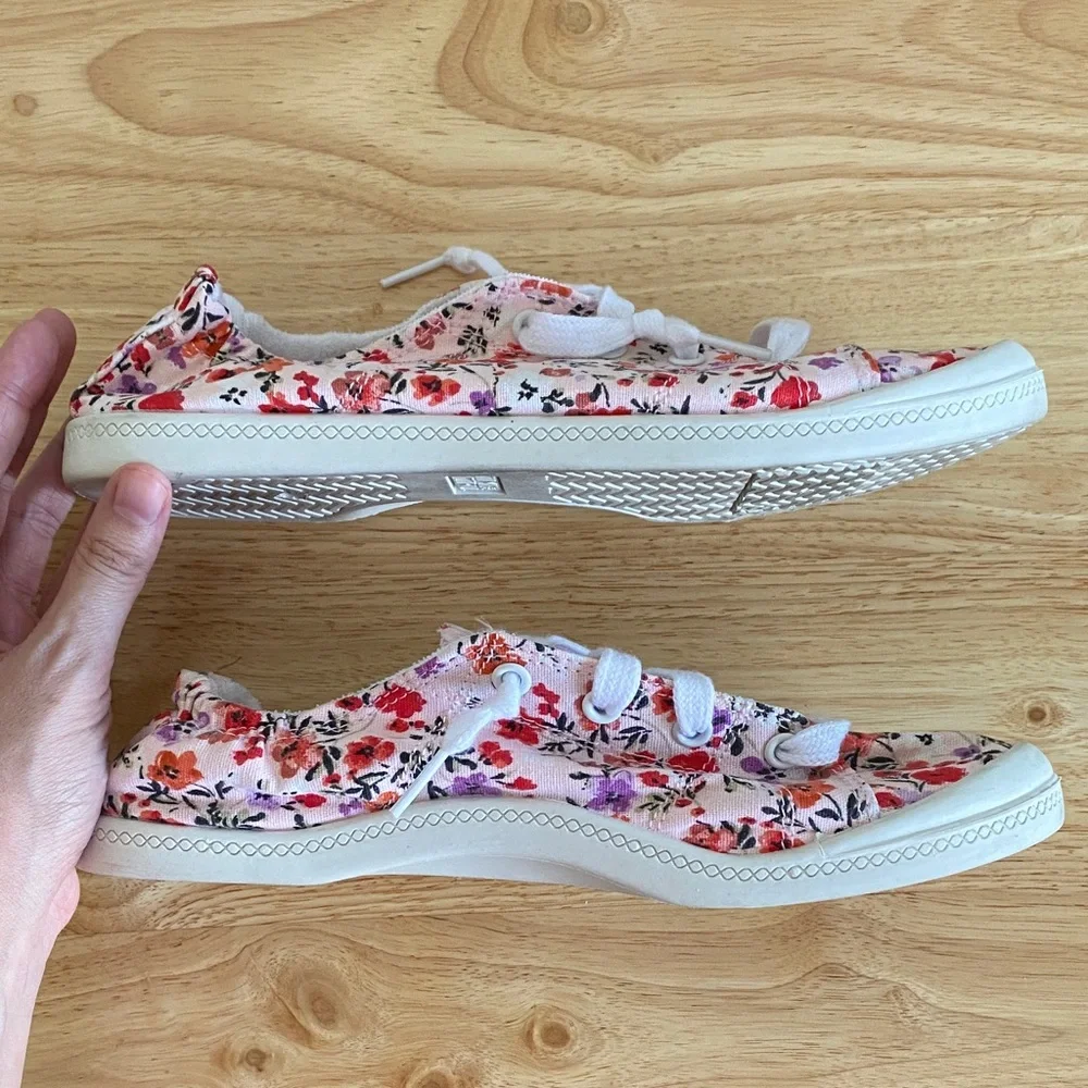 Time and Tru Women’s Floral Sneakers - Picture 10 of 11
